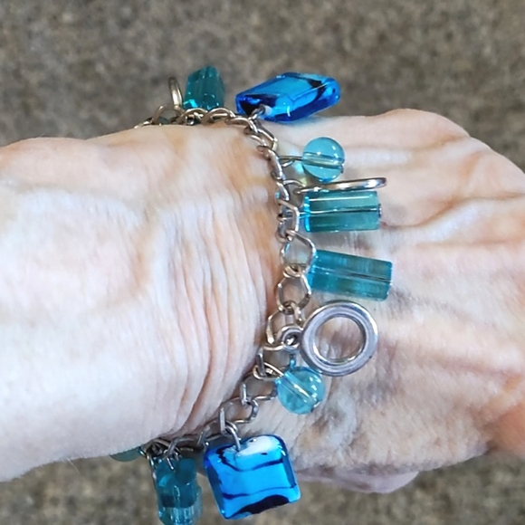 VINTAGE SHADES OF BLUE GLASS BEADS SILVER-TONE DANGLE ADJUSTABLE 6-9" BRACELET - Picture 2 of 9